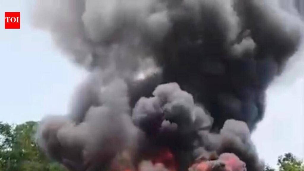 100 passengers escape bus fire near Ludhiana district’s Khanna town. | Ludhiana News