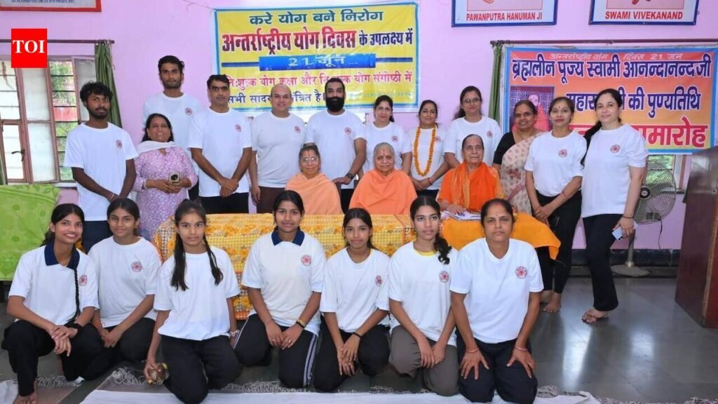 Anandanand Yoga Satsang programme celebrated to mark International Yoga Day and death anniversary of Swami Anandanand Ji Maharaj, the founder of Yog Sadhna Ashram, Bapu Nagar | Jaipur News