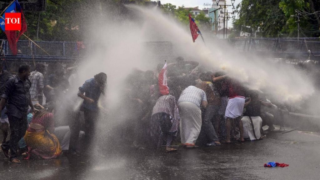 Contaminated water used in water cannons, alleges oppn in Kerala assembly | Thiruvananthapuram News