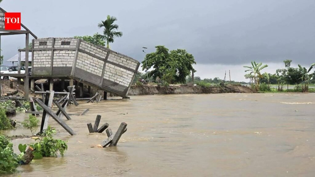 1st monsoon spell hits over 14k people across 5 Assam districts | Guwahati News