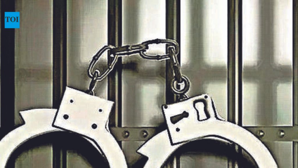 Fake govt official offers jobs for money, held | Mumbai News
