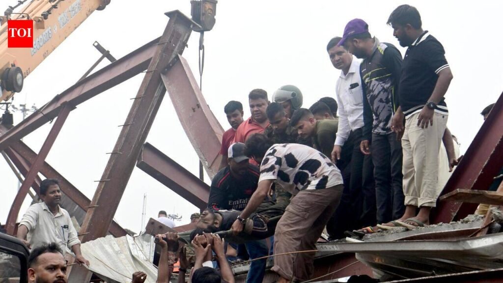 Locals risk lives to pull workers from rubble | Kolkata News