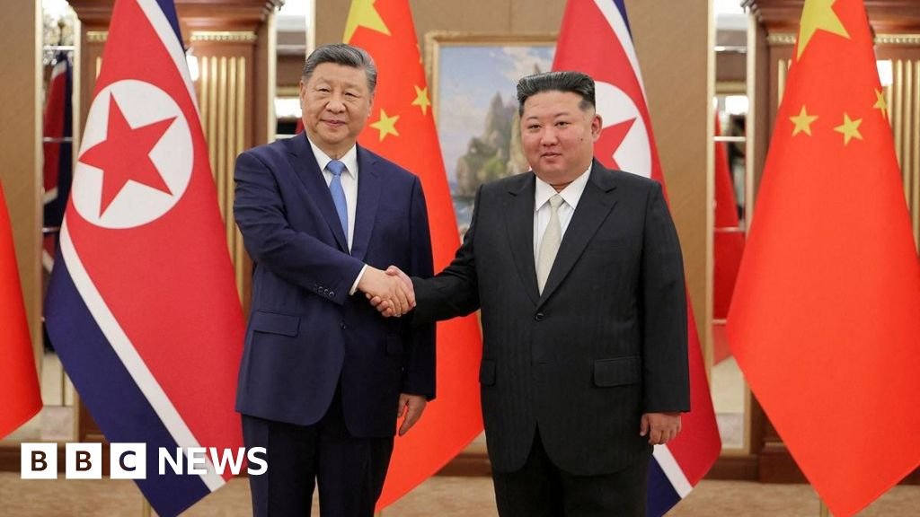 Xi Jinping and Kim Jong Un vow stronger ties in North Korea visit
