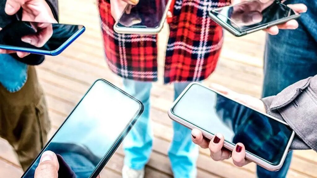 Canada introduces bill to restrict social media access for under-16s