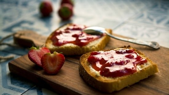 Want to improve gut health? Try this gastroenterologist-approved, fibre-packed homemade strawberry chia seed jam recipe
