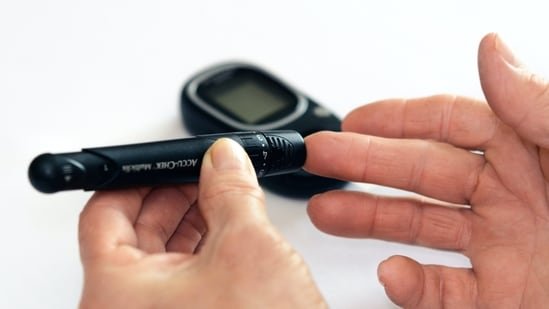 Are you taking your blood sugar reading correctly? Diabetologist shares 3 mistakes to avoid: ‘Never squeeze the finger’