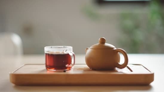 Dietitian breaks down the difference between morning and evening tea, and how each affects your overall health and sleep
