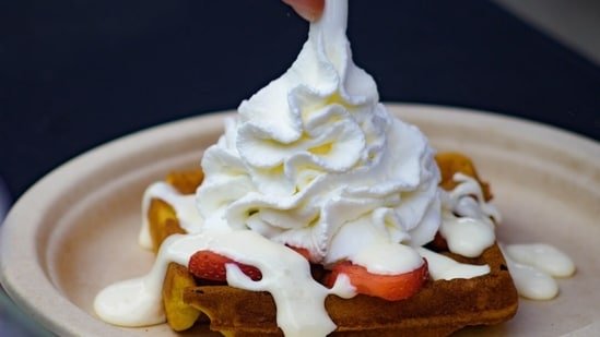 High-protein cinnamon honey whipped cream: Try this gastroenterologist-approved healthy dessert topping alternative
