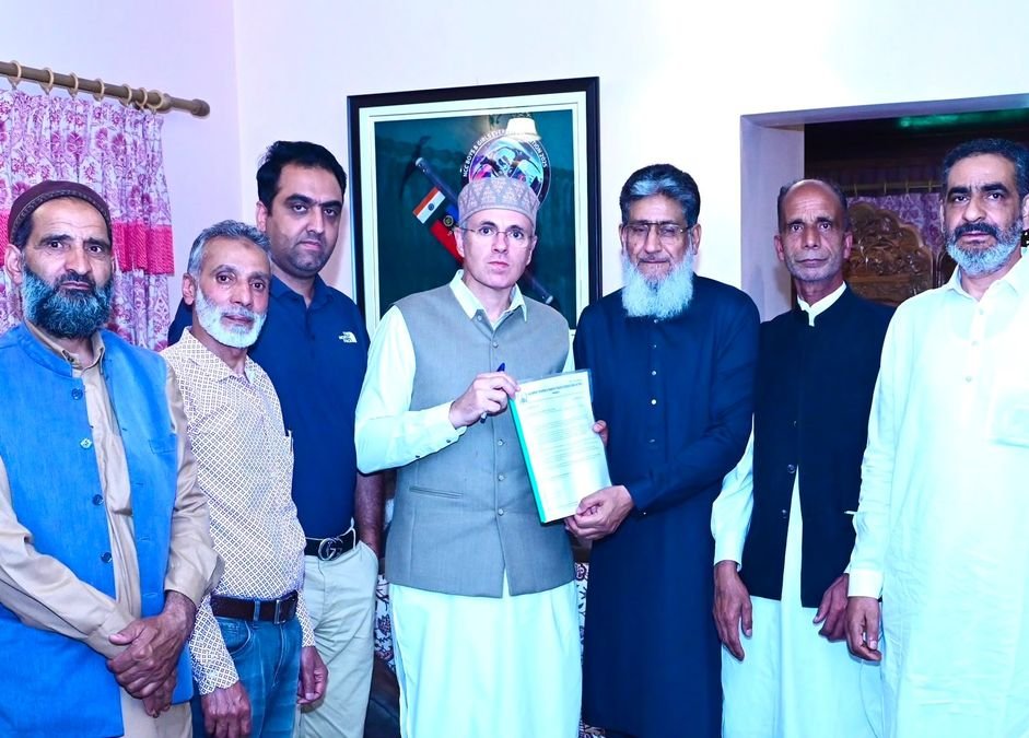 KTMF delegation calls on CM Omar Abdullah, seeks immediate resolution of traders, artisans and workers issues.