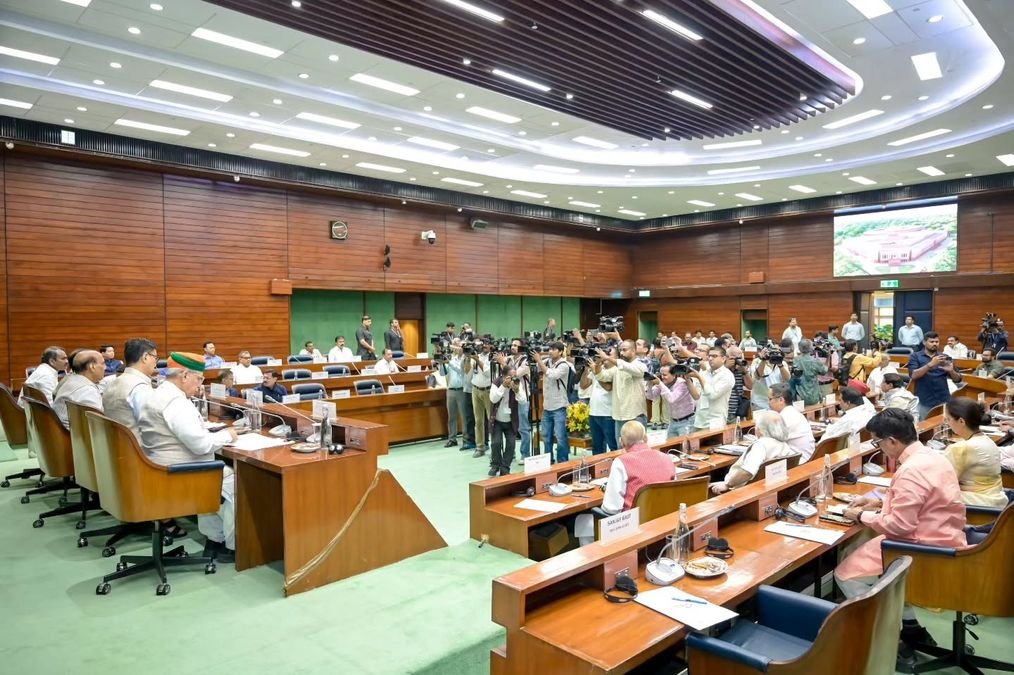 Choudhary Ramzan raises Statehood, prisoners’ issues at All-Party meeting ahead of Parliament Session
