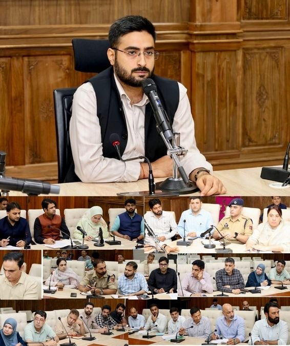 DC Srinagar conducts DDMA meeting, reviews readiness measures of all line departments