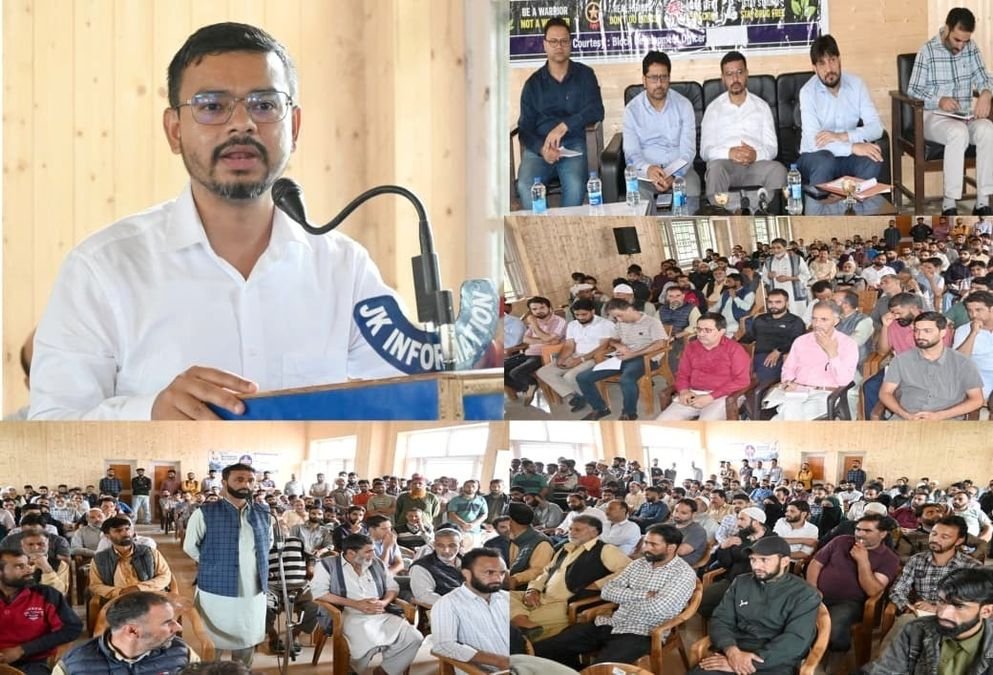 DC Kulgam chairs Block Diwas at DH Pora