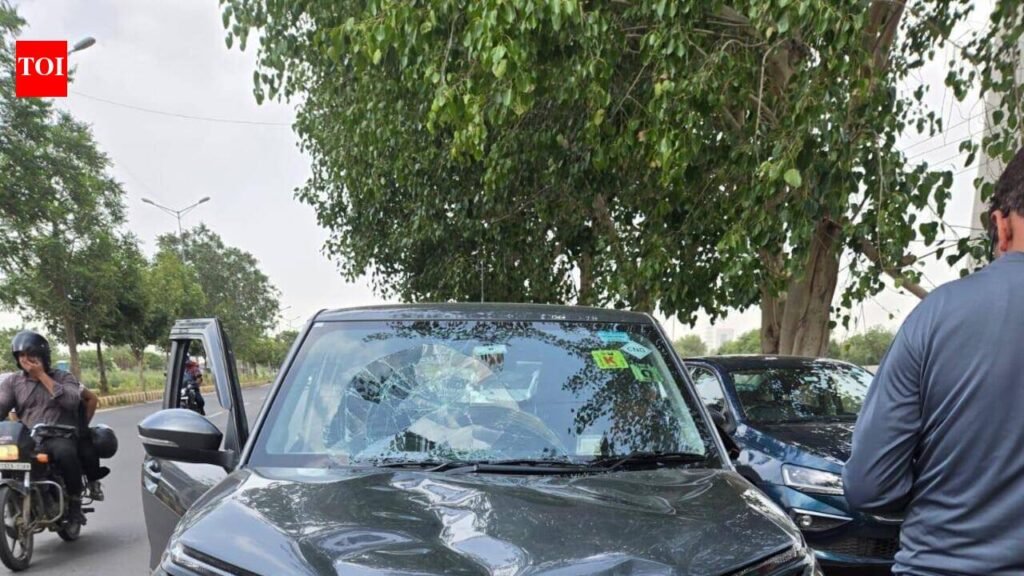 Car ploughs into group standing on roadside in Gurgaon, 5 injured | Gurgaon News