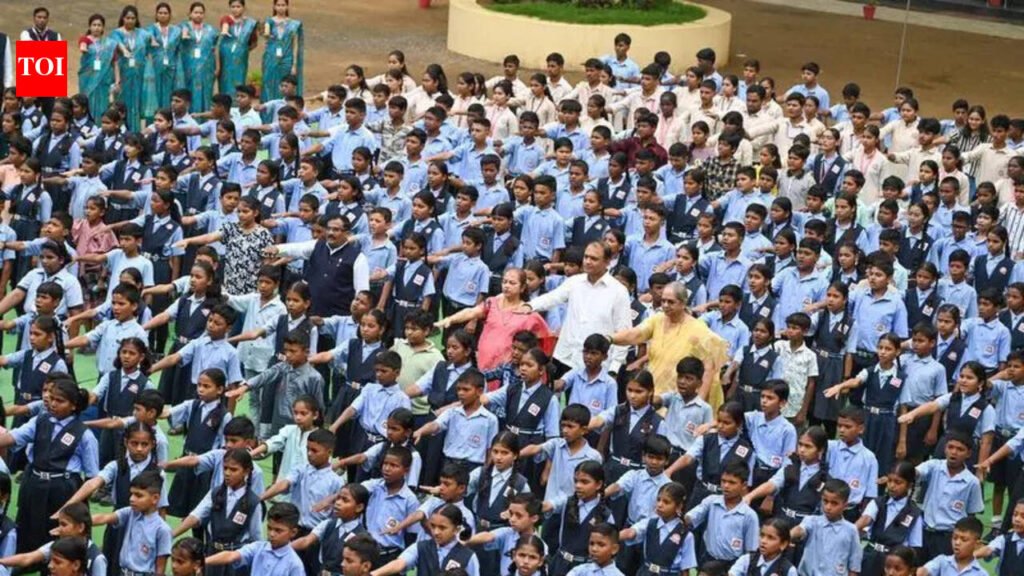 Schools reopen to cheers, smiles and first-day jitters | Nagpur News