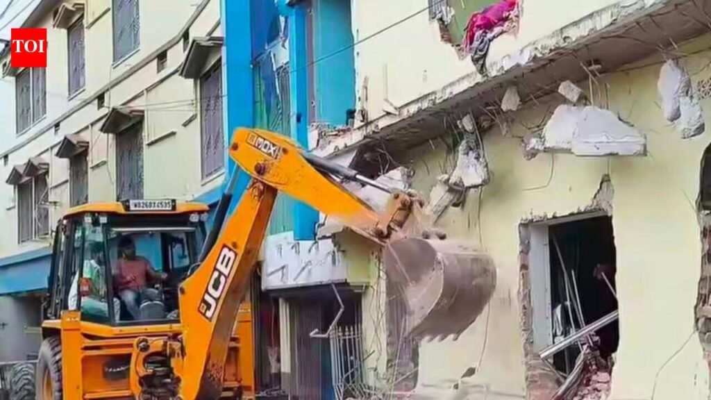 State begins demolishing 2 illegal hotels on banks of Ichhamati in Taki | Kolkata News