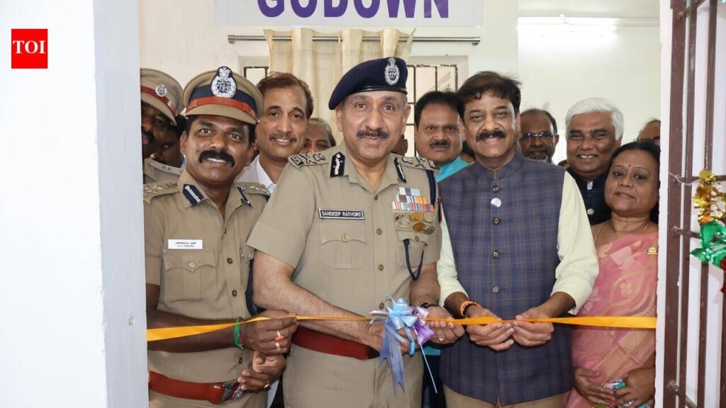 DGP launches T-shirt manufacturing unit at Puzhal prison | Chennai News