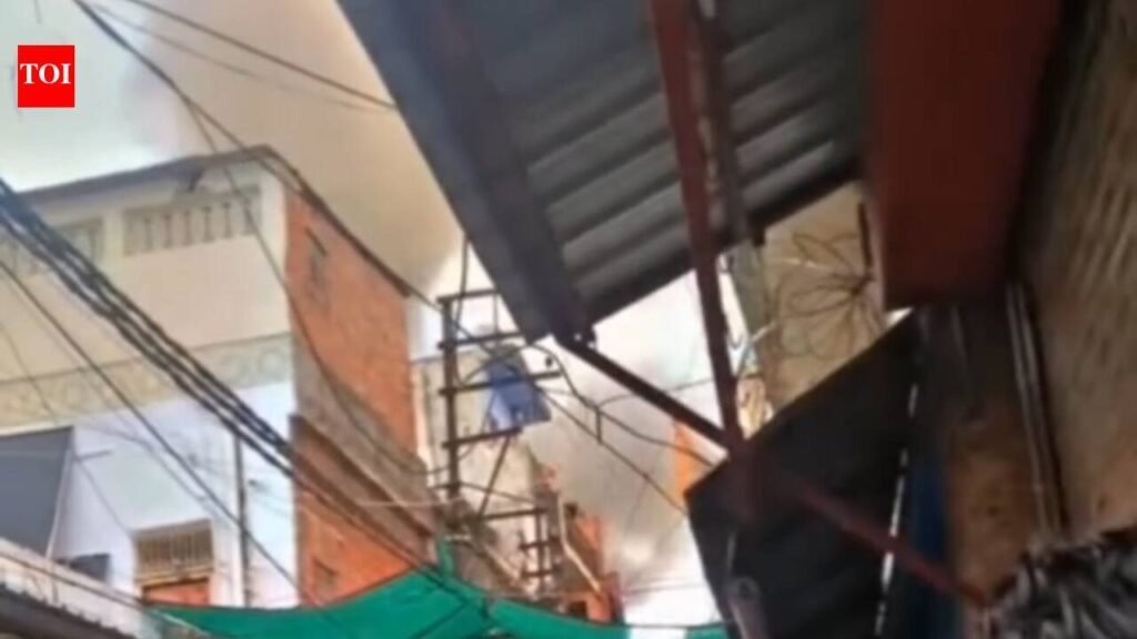 Paint shop catches fire in Jhansi’s old city, none injured | Kanpur News
