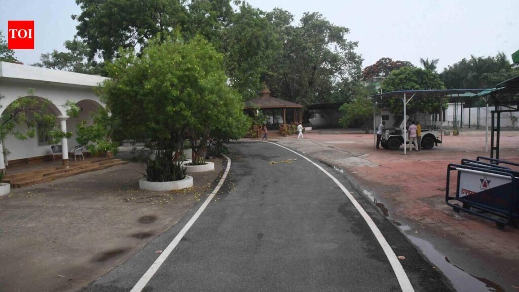 10, Circular Road falls silent as Rabri family moves out | Patna News