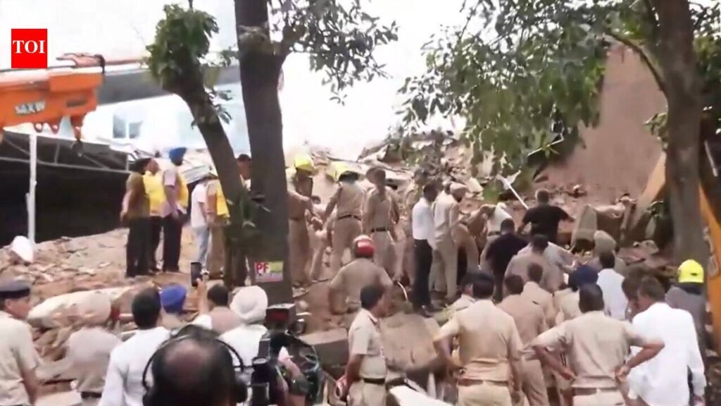 Building collapses in Chandigarh’s Industrial Area; 2 feared trapped under debris | Chandigarh News