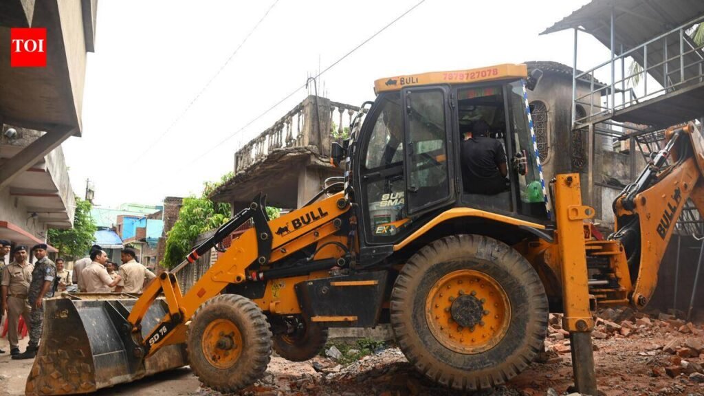 Police demolish gangster Prince Khan‘s hideout in Dhanbad | Ranchi News