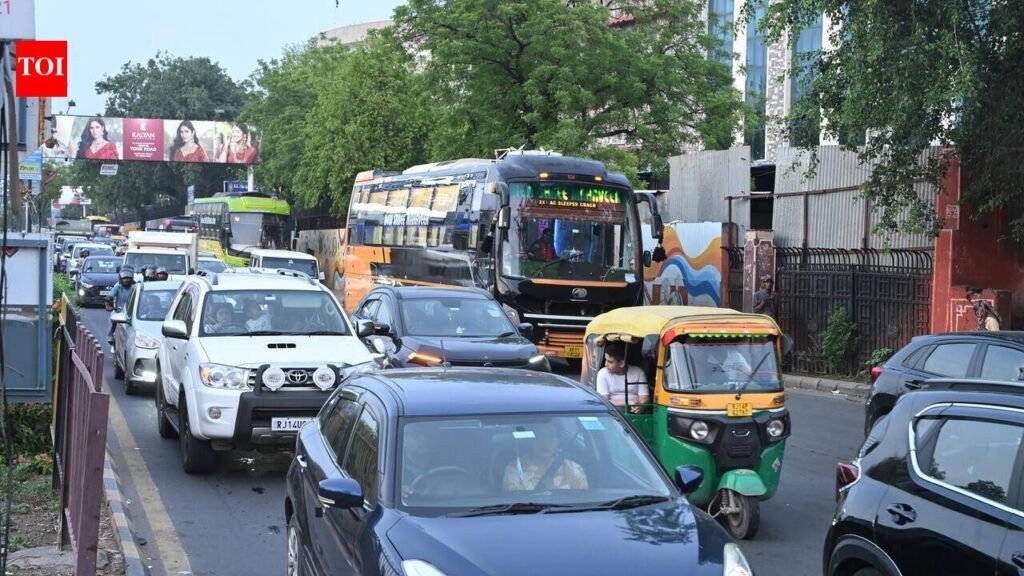 Diversion of inter-state buses intensifying traffic congestion at Rambagh Circle | Jaipur News
