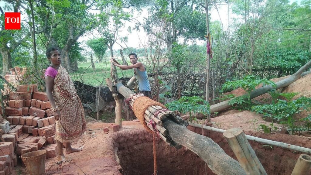 Farmer digs 29-foot well to save parched fields | Ranchi News