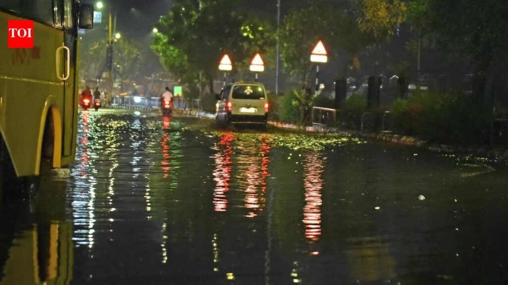 Midnight downpour drenches Ahmedabad; Ognaj records 105mm rain | Ahmedabad News