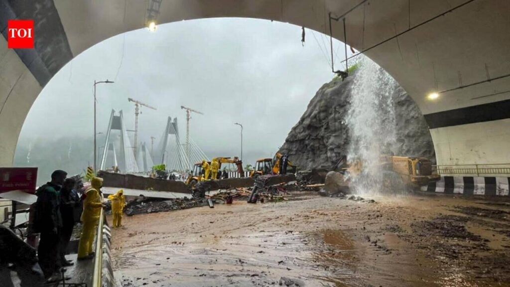 500-600mm rain in Sahyadris snaps Pune-Mum road & train commute; Maha death toll up to 13 | Pune News