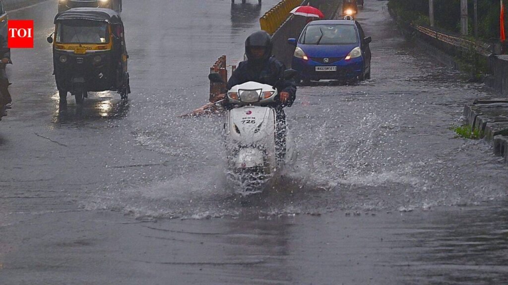 Mumbai Rain: Non-stop rain disrupts rail and highway traffic, cuts off Mumbai from other cities; schools, colleges remain shut today | Mumbai News