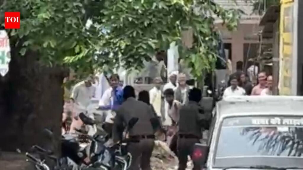 Stones pelted at officials during road-widening drive in Bhilwara village | Jaipur News