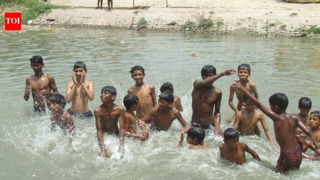 Showers bring relief for locals as max temp dips by 5 degrees Celsius | Kanpur News