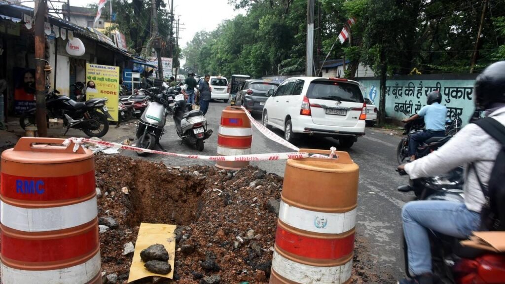 Craters, slow works create nightmare for commuters | Ranchi News