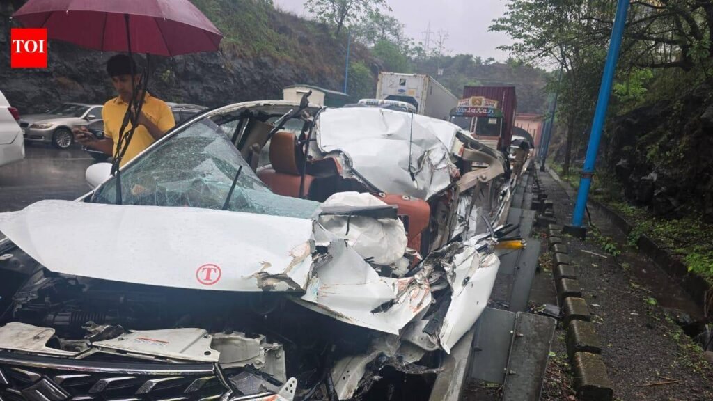 2 killed, 5 injured after SUV crashes into parked container truck on Mumbai-Pune Expressway near Khalapur | Mumbai News