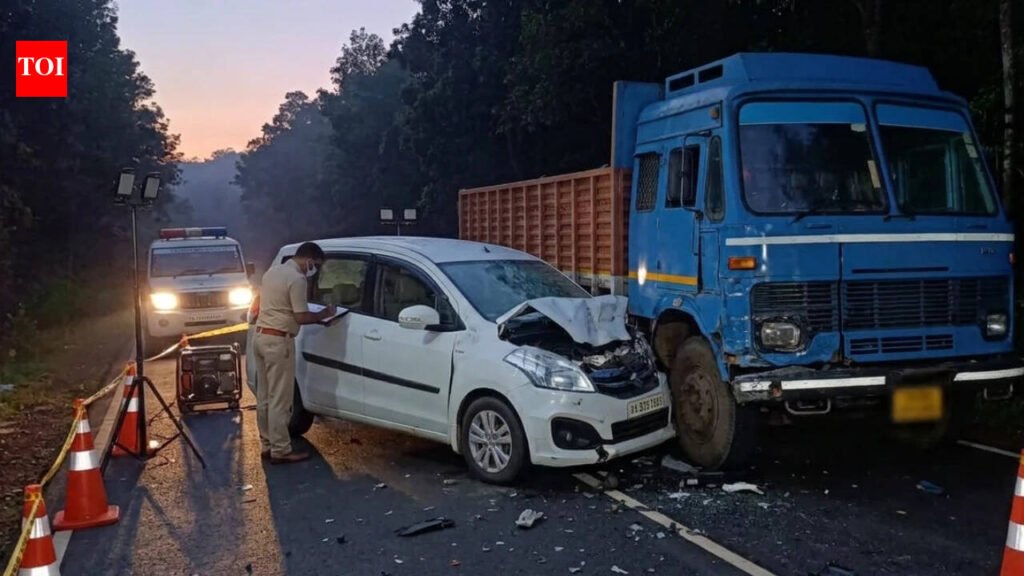 7 killed, 2 injured in lorry-MUV collision in Karnataka | Bengaluru News