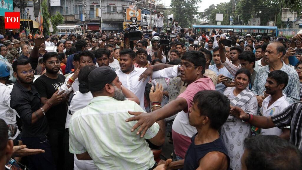 South Kolkata stretch turns battlezone in rally clash | Kolkata News