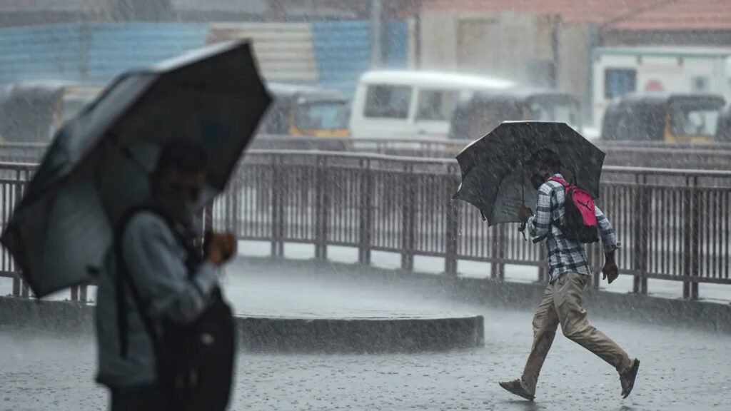 Gurgaon on 24×7 alert as heavy rain continues | Gurgaon News