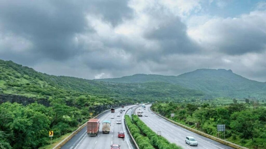 Container truck overturns on expressway at Khandala, traffic disrupted for two hours | Pune News