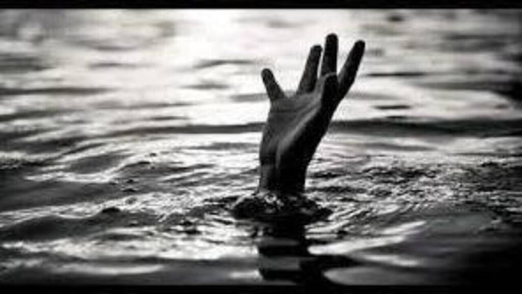 Two collegians out for a dip in Dahisar quarry drown | Mumbai News