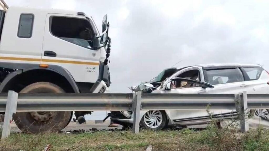 6 of family die in collision near Junagadh | Rajkot News
