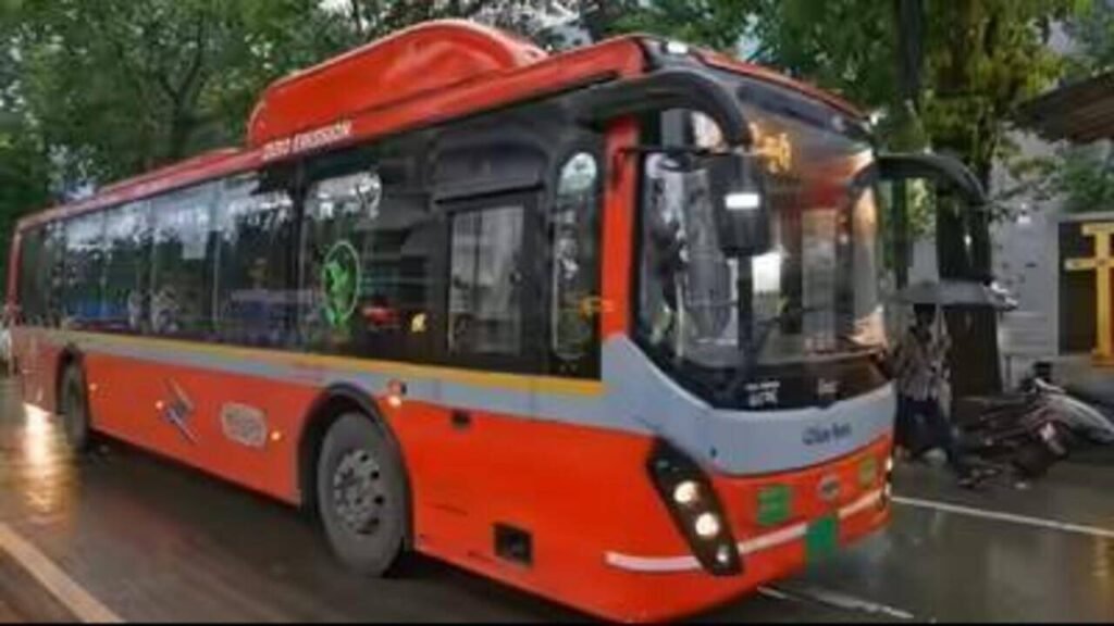 Driver arrested in Andheri bus crash, BEST panel demands safety audit of wet lease buses | Mumbai News
