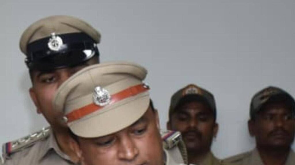 Fraudsters impersonate IPS officer on FB, cheat Bengaluru man of Rs 40,000 | Bengaluru News