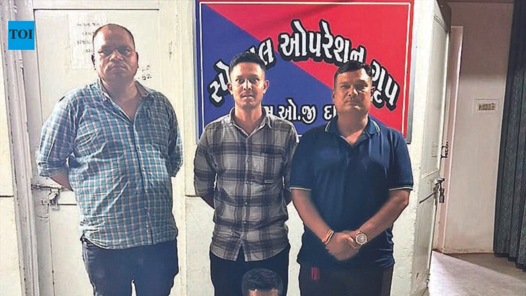 Bogus doctor held in Dahod | Vadodara News