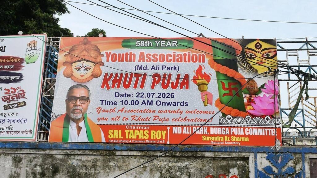 Two sets of khuti puja posters vie for Md Ali Park soul | Kolkata News