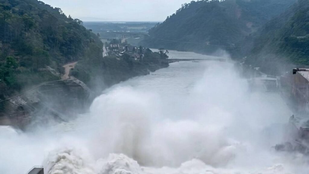 Dhemaji, Lakhimpur sound flood alert as Subansiri water level rises | Guwahati News