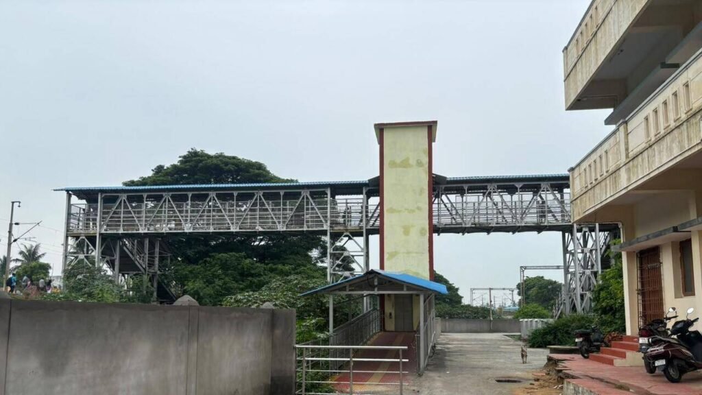Pattabiram commuters seek ticket counter on western side of station to ease access | Chennai News