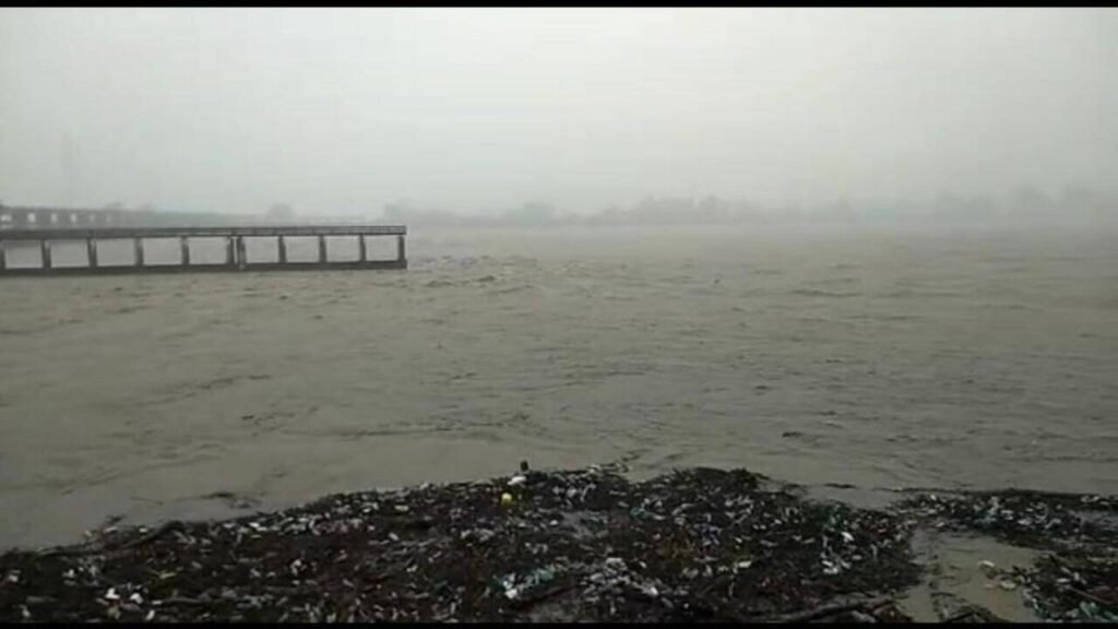 Nepal rainfall swells Kosi and Gandak, triggers flood fears in north Bihar dists | Patna News