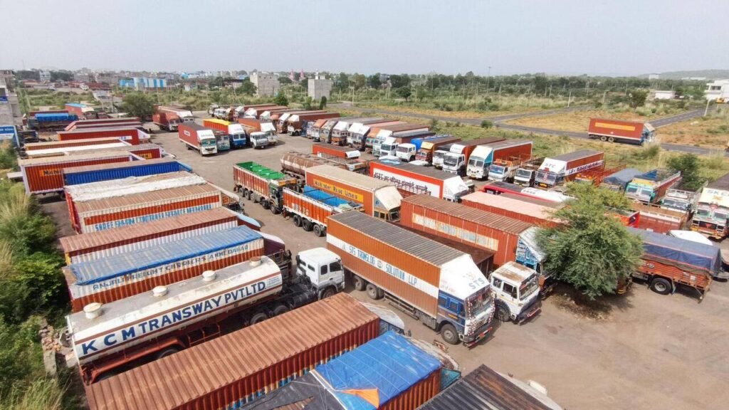 Over 10k trucks go off road as talks with govt fail | Jaipur News