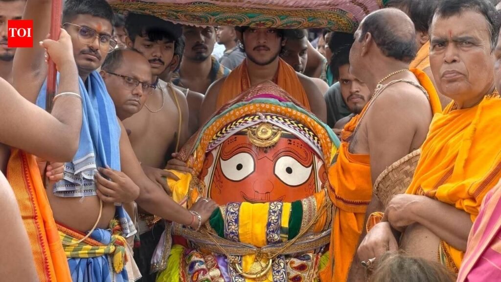 50k devotees pull 72-ft chariot in Keonjkhar car fest | Bhubaneswar News