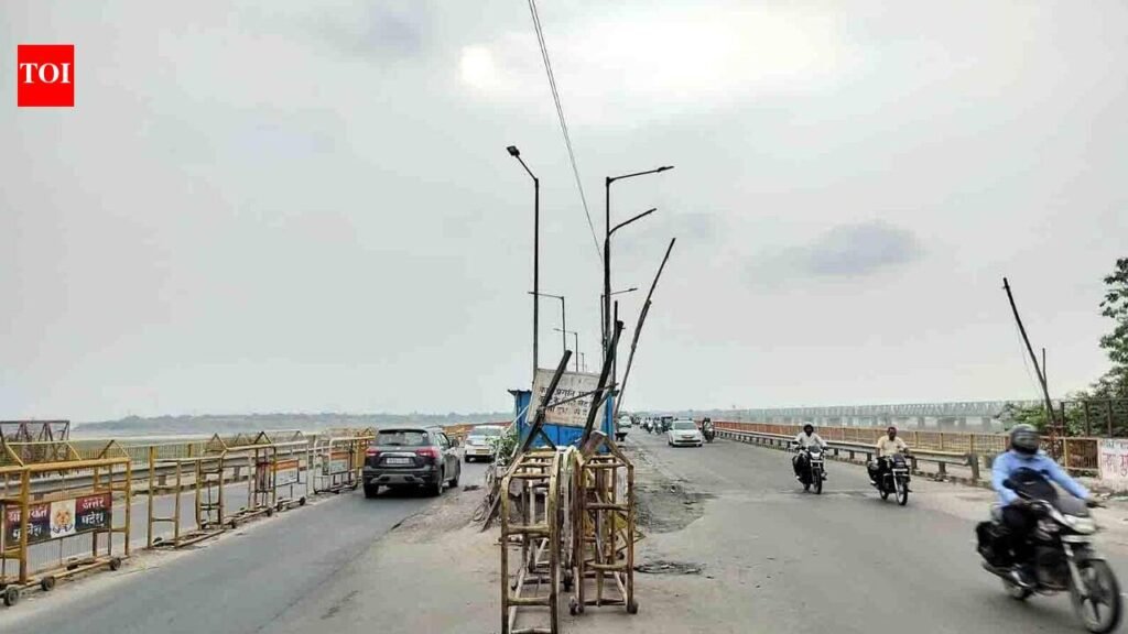 Shastri Bridge reopens after 6 wks, morning rush triggers brief gridlock | Prayagraj News