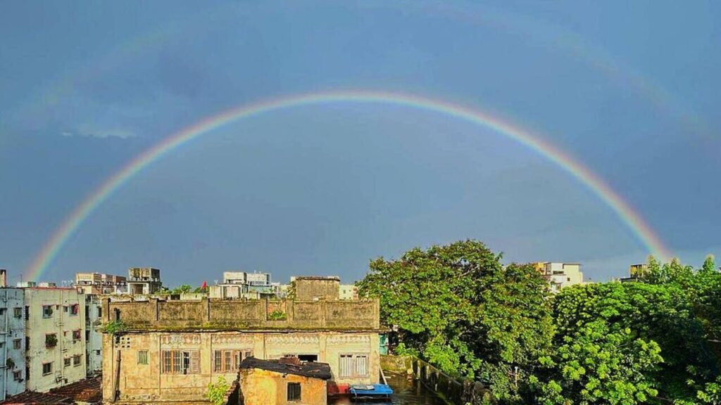 Low pressure triggers moderate rain in city | Kolkata News